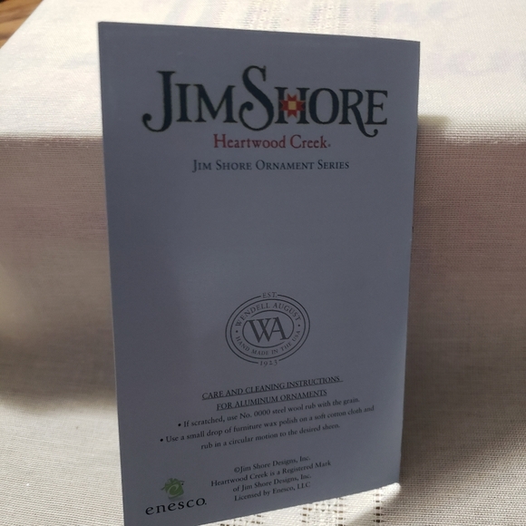 Beautiful Jim Shore and Wendell August Forge Santa in Sleigh Ornament - Picture 8 of 10